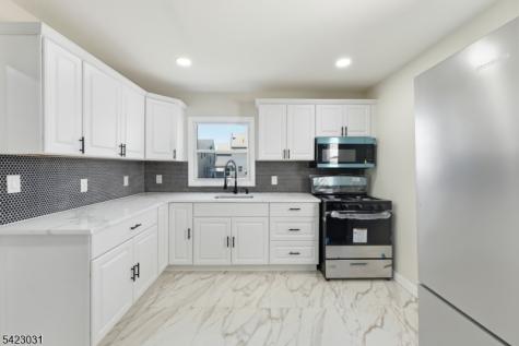 325 Schley Street Newark NJ 07112