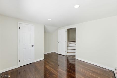 325 Schley Street Newark NJ 07112