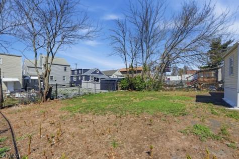 325 Schley Street Newark NJ 07112