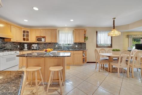 184 Stonehenge Terrace Clark NJ 07066