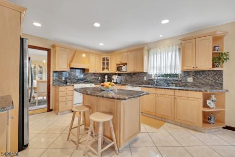 184 Stonehenge Terrace Clark NJ 07066