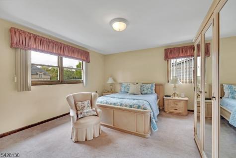 184 Stonehenge Terrace Clark NJ 07066