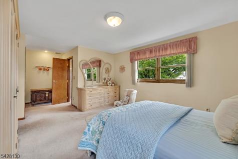 184 Stonehenge Terrace Clark NJ 07066
