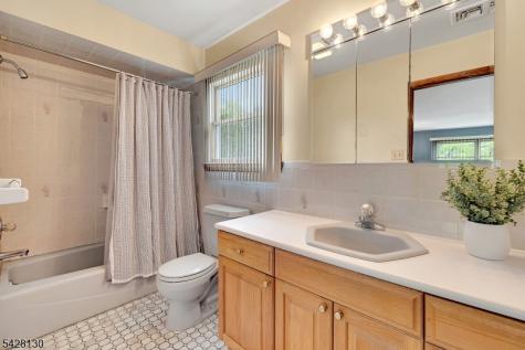 184 Stonehenge Terrace Clark NJ 07066