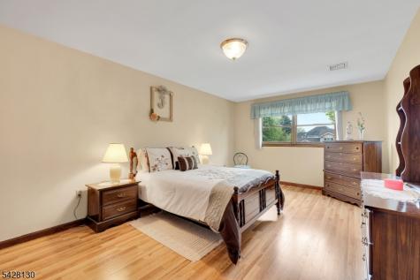 184 Stonehenge Terrace Clark NJ 07066