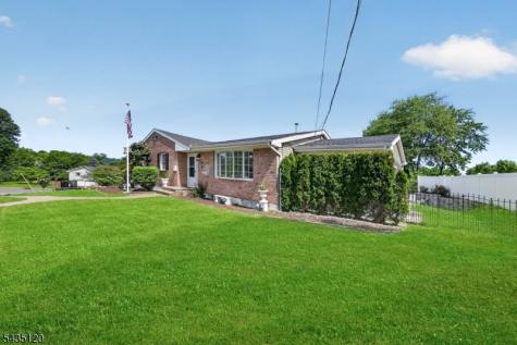 840 Lopatcong Street Belvidere NJ 07823