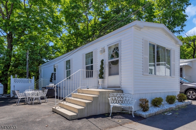9 White Birch Park Hampton NJ 08827