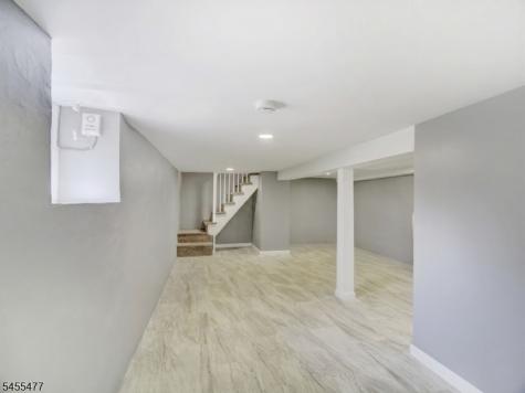 4 Emmans Road Roxbury NJ 07852