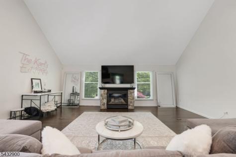 6 Kristen Court Wayne NJ 07470