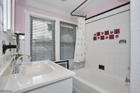 142 Wyckoff Waldwick NJ 07463
