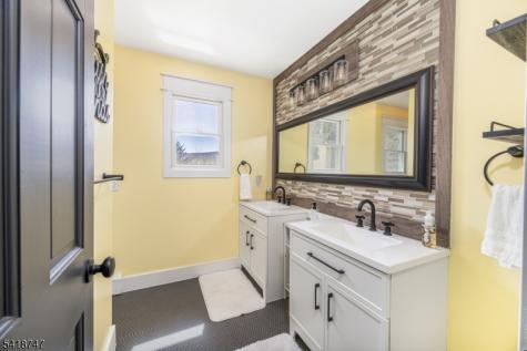 8 East Gate Drive Vernon NJ 07418