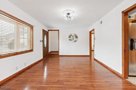 32 Glenville Road Edison NJ 08817
