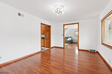 32 Glenville Road Edison NJ 08817