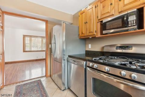 32 Glenville Road Edison NJ 08817