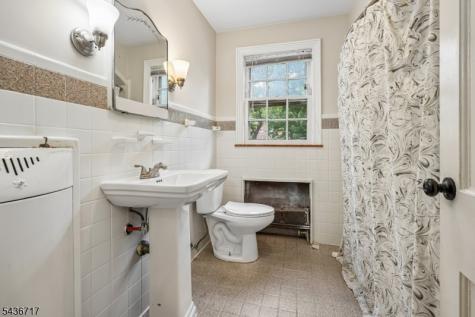 13 Van Velsor Place Newark NJ 07112