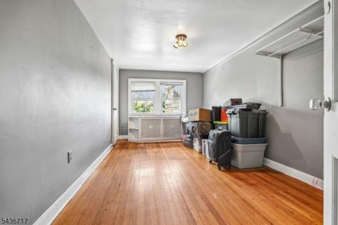 13 Van Velsor Place Newark NJ 07112