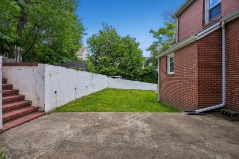 13 Van Velsor Place Newark NJ 07112
