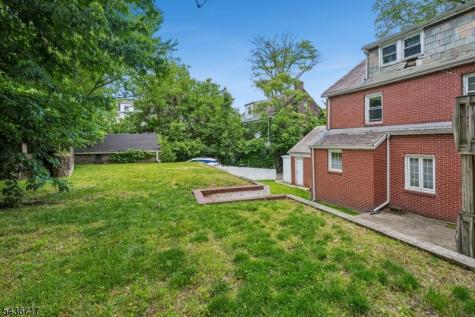 13 Van Velsor Place Newark NJ 07112