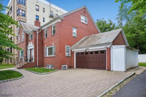 13 Van Velsor Place Newark NJ 07112