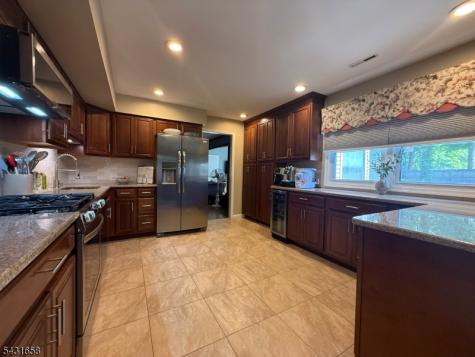 18 Randi Way Ewing NJ 08560