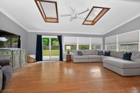 18 Randi Way Ewing NJ 08560