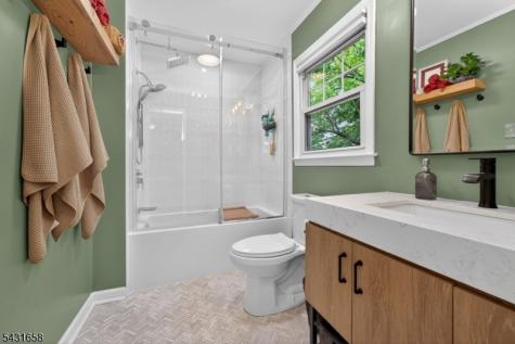 18 Randi Way Ewing NJ 08560
