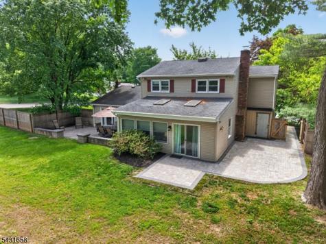 18 Randi Way Ewing NJ 08560