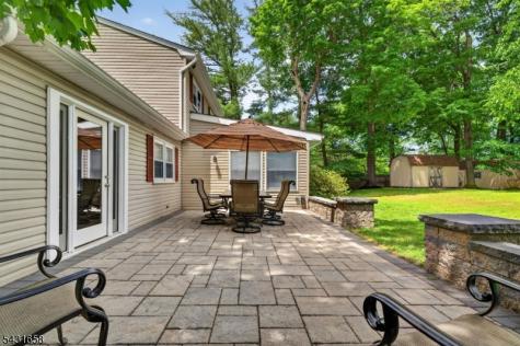 18 Randi Way Ewing NJ 08560