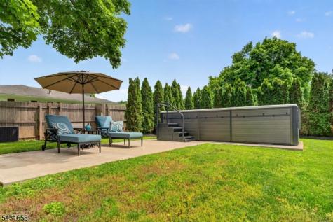 18 Randi Way Ewing NJ 08560