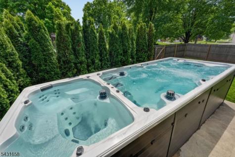 18 Randi Way Ewing NJ 08560