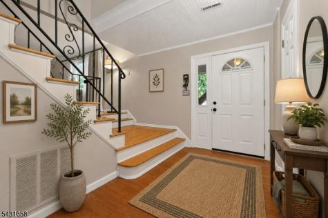 18 Randi Way Ewing NJ 08560