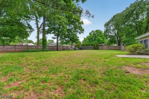 18 Randi Way Ewing NJ 08560