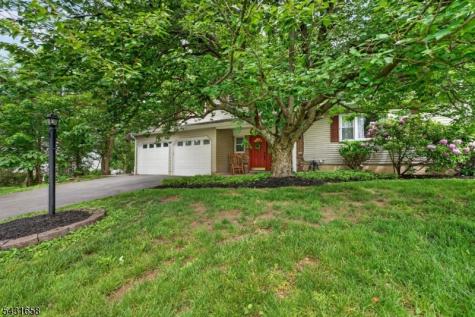 18 Randi Way Ewing NJ 08560