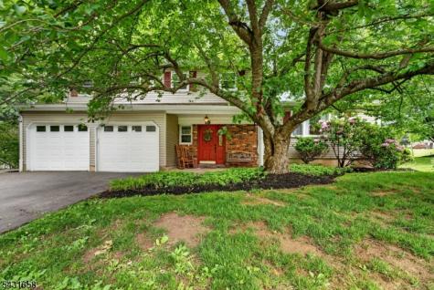 18 Randi Way Ewing NJ 08560