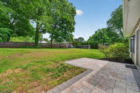 18 Randi Way Ewing NJ 08560