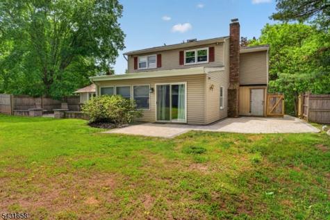 18 Randi Way Ewing NJ 08560