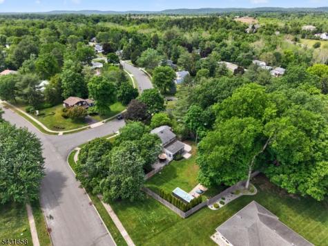 18 Randi Way Ewing NJ 08560