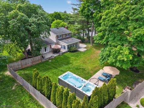 18 Randi Way Ewing NJ 08560
