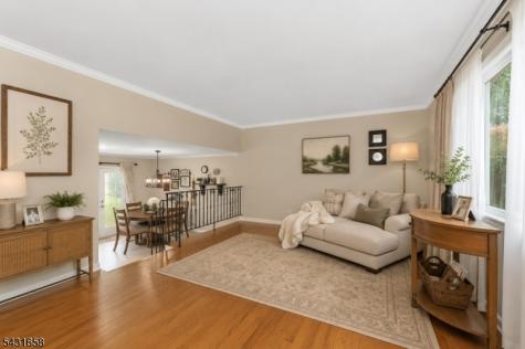 18 Randi Way Ewing NJ 08560