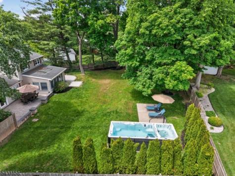 18 Randi Way Ewing NJ 08560