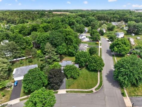 18 Randi Way Ewing NJ 08560
