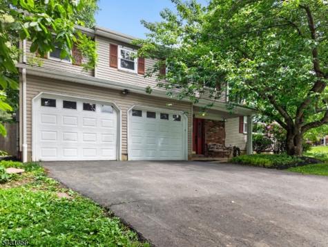 18 Randi Way Ewing NJ 08560