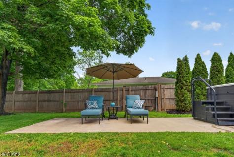18 Randi Way Ewing NJ 08560