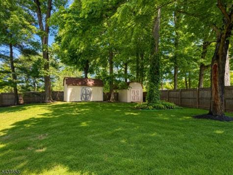 18 Randi Way Ewing NJ 08560
