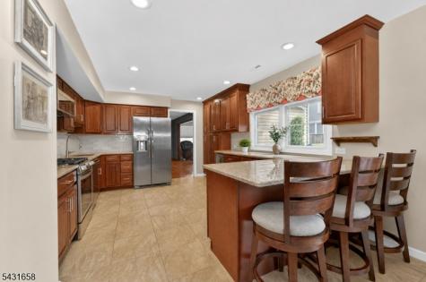 18 Randi Way Ewing NJ 08560