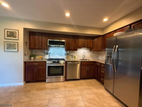18 Randi Way Ewing NJ 08560