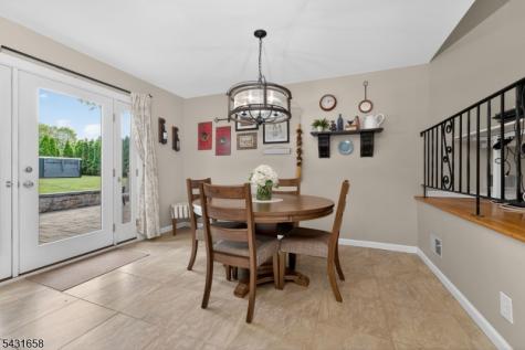 18 Randi Way Ewing NJ 08560
