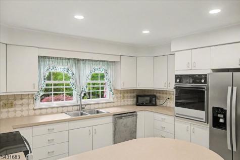9 Dogwood Drive Clinton NJ 08801