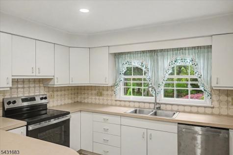 9 Dogwood Drive Clinton NJ 08801