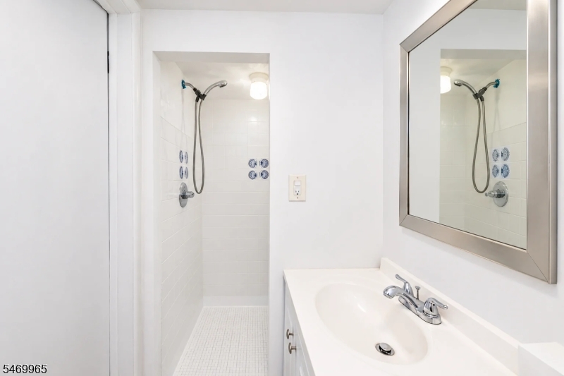 303 Eastern Parkway Newark NJ 07106